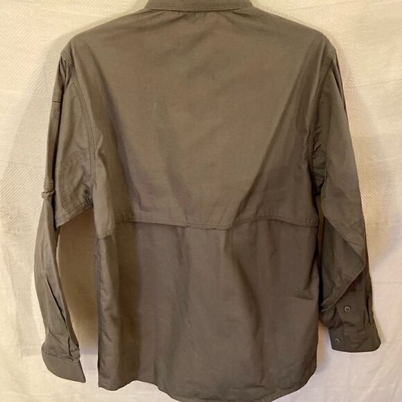 5.11 Tactical Men's Gray Long Sleeve Button Front Shirt Sz Sm. Worn On TV Show - Picture 2 of 7